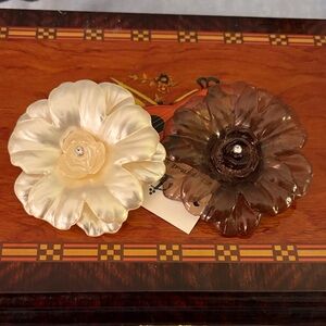 Set of 2 Elegant Floral Broaches